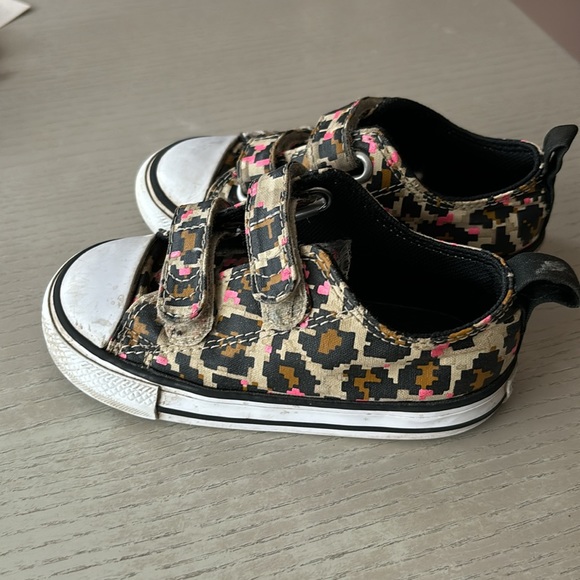 Converse Toddler 7 Chuck Taylor All Star Leopard Sneakers - Picture 3 of 6